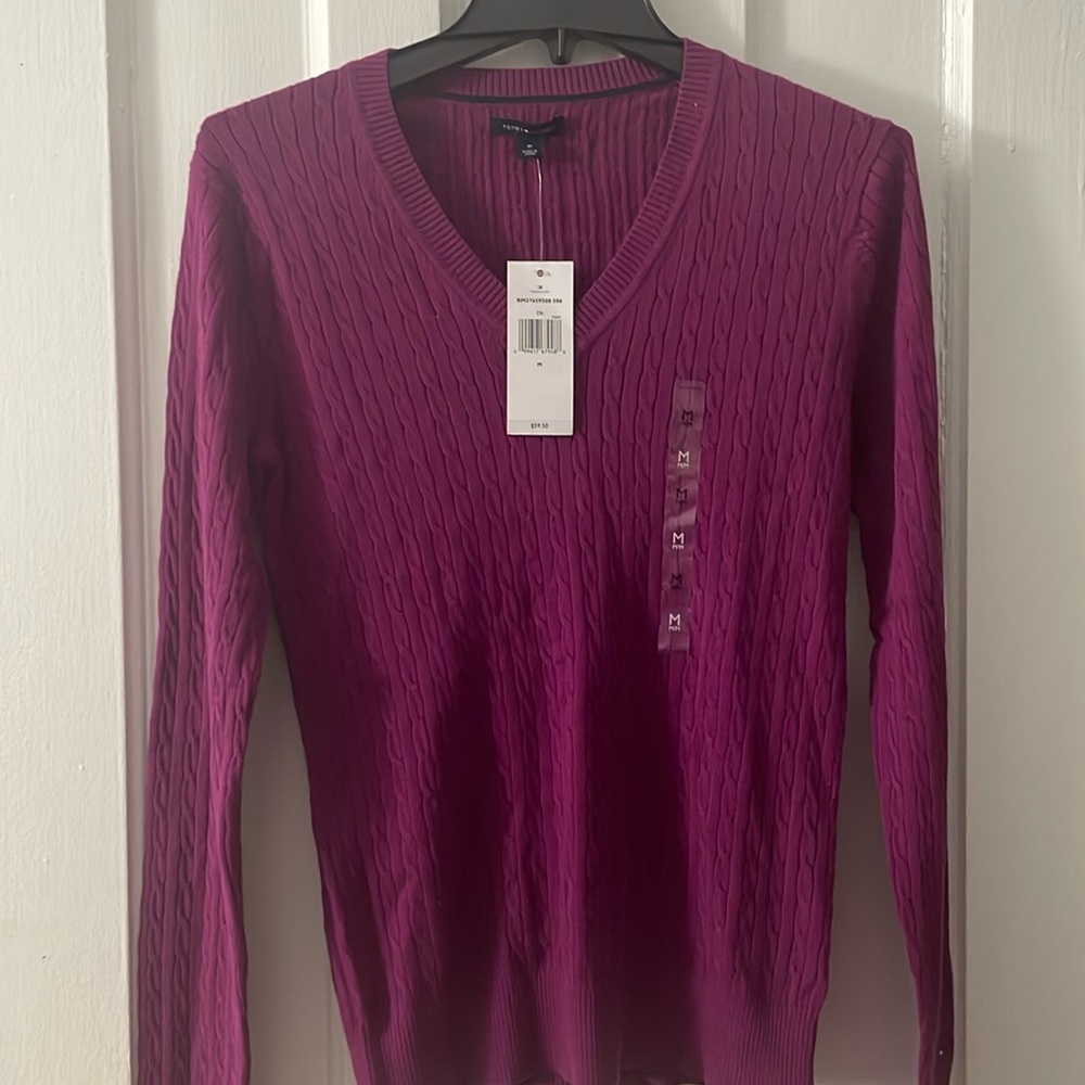 V-neck cable knit pull over sweater